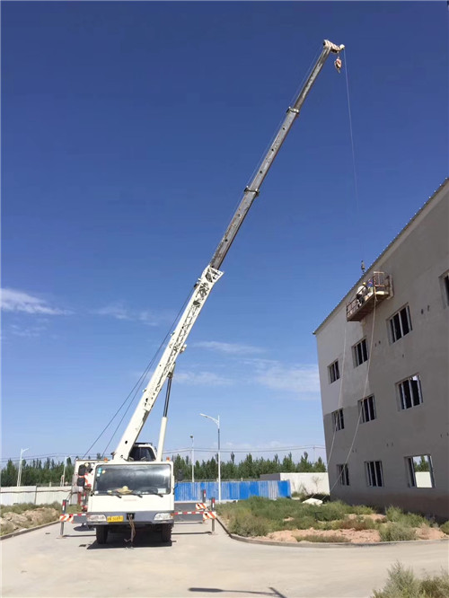 灌阳县“轻装强干”—— 吊车的 “轻量化臂架” 技术